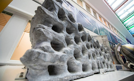 Este es el aspecto que tiene un bloque de impresión 3D usando polvo lunar simulado como materia prima