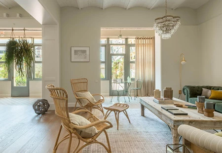 Un piso en Mallorca con una decoración equilibrada que mezcla piezas clásicas y contemporáneas con un estilo fresco al mismo tiempo