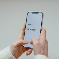 Ok, boomer o cómo emprender a los 50 sin que se te mueva una cana 