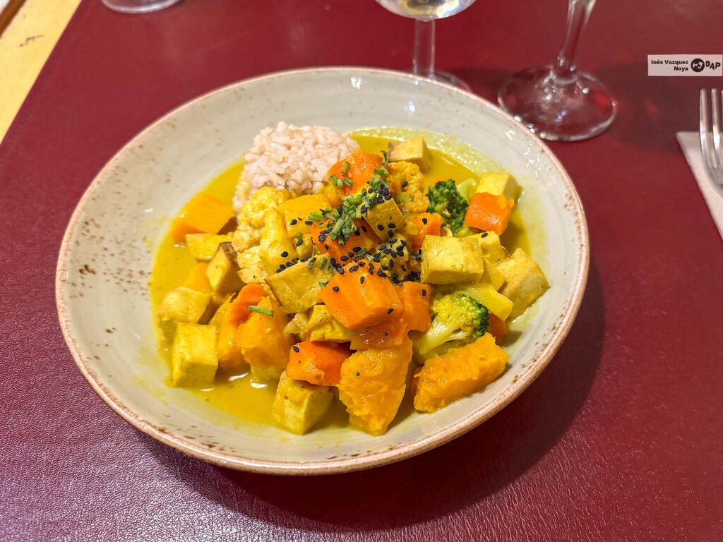 Hace 45 años ser vegetariano era muy extravagante, pero este restaurante de Barcelona ya renunció por completo a la carne 