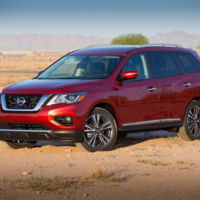 Nissan Pathfinder 2017 recibe una maquillada exterior y  mayor conectividad e infoentretenimiento