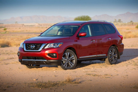Nissan Pathfinder 2017 recibe una maquillada exterior y mayor conectividad e infoentretenimiento