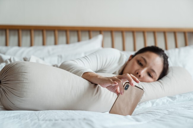 Leer En La Cama Con El Movil