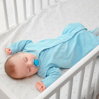 Cómo vestir al bebé a la hora de dormir para que no pase frío ni calor por la noche 