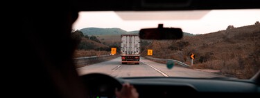 Que la DGT haya prohibido rebasar el límite en 20 km/h para adelantar puede "generar situaciones de trampa", según AEA