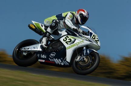 Primera carrera en Donington, para James Toseland