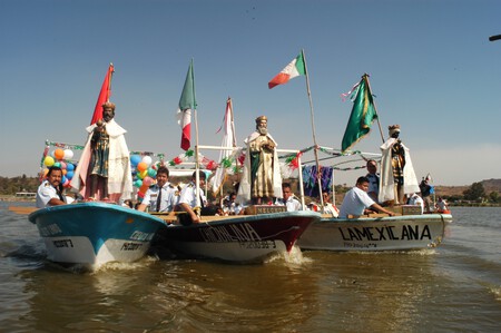 Este pueblo cerca de Guadalajara junto a una hermosa laguna, es famoso por sus molcajetes de piedra volcánica y sus gorditas tradicionales