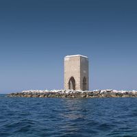 La Torre Meloria, una extraña torre situada en un pequeño islote italiano