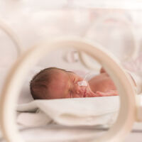 Desarrollan un chupete inteligente para monitorizar a los bebés ingresados en las UCIN de forma menos invasiva