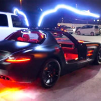 Esto es un Mercedes-Benz SLS AMG con más LED que un árbol de Navidad