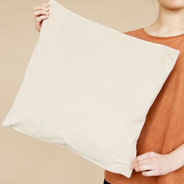 Cómo transformar una camisa vieja en una funda de cojín o de gafas: el DIY más fácil para aprovechar ropa