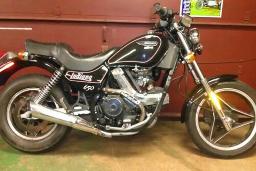 Há 39 anos, a Ducati tentou se americanizar e copiou a Harley com esta motocicleta. Fizeram isso tão bem que fracassaram.