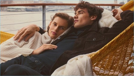 Náutica y rebosante de amor: así es el precioso editorial para esta primavera de Massimo Dutti