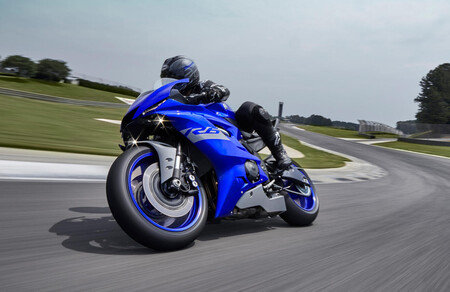 La mítica Yamaha YZF-R6 abandona la carretera y se queda sólo como moto de circuito con la R6 RACE