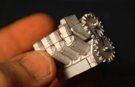 ¡Ya puedes fabricar tu propio motor V8 de papel! Inútil, pero lindo
