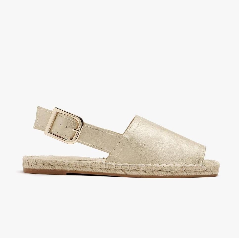 Alpargatas planas con correa ajustable y puntera a la vista de Parfois

