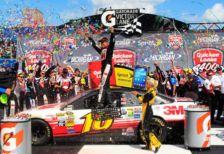 Greg Biffle le da a Ford su victoria número 1.000 en la NASCAR