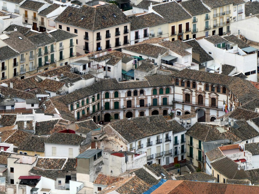 En este municipio español hay tantas placas solares en su casco histórico que el Ayuntamiento se ha puesto serio: no quiere ni una más