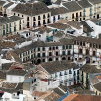 Un pueblo de España se planta: su casco histórico está saturado de placas solares y el Ayuntamiento pone freno