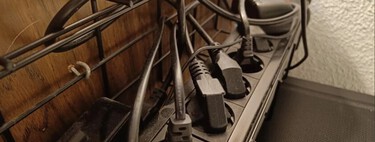 "Puede generar incidentes eléctricos graves": Endesa advierte sobre esta peligrosa costumbre al usar regletas eléctricas en casa 