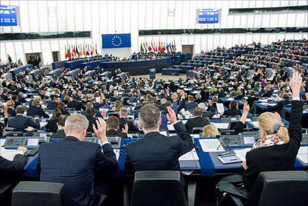 Bruselas quiere un cortafuegos para fondos y depósitos europeos
