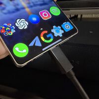 Cómo conectar tu teléfono móvil al televisor mediante cable. Estos son los adaptadores que te hacen falta