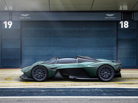 Aston Martin Valkyrie Spider: un superdeportivo híbrido de 1.176 CV, tecnología de F1 y vistas a Odín