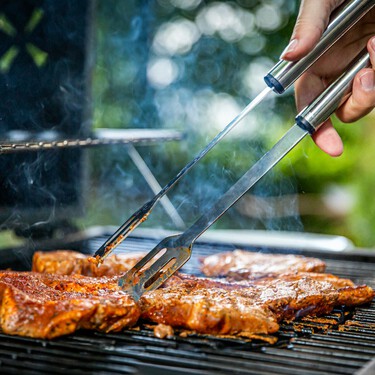 Alcampo arrasará con esta barbacoa de carbón por menos de 200 euros ideal para familias disfrutonas y de buen comer 
