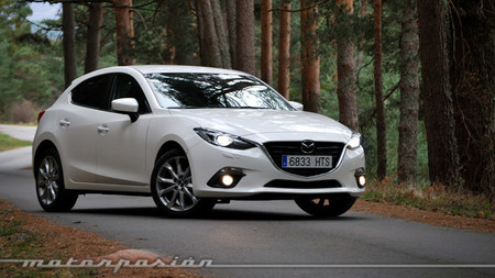 Mazda3 5p 2.0 y 2.2D automáticos, prueba (equipamiento, versiones y seguridad)