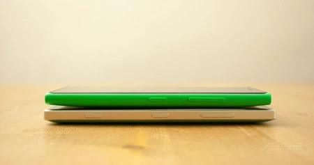 Nokia Lumia 735 Lumia 830 Comp