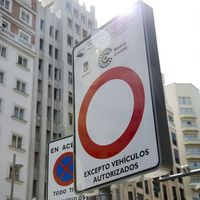 Madrid Central seguirá vetado a los coches con etiqueta C de la DGT. El Ayuntamiento, incapaz de rematar su medida estrella