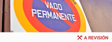 Cómo puedo conseguir un vado permanente y qué hacer si alguien aparca en la puerta de mi garaje 