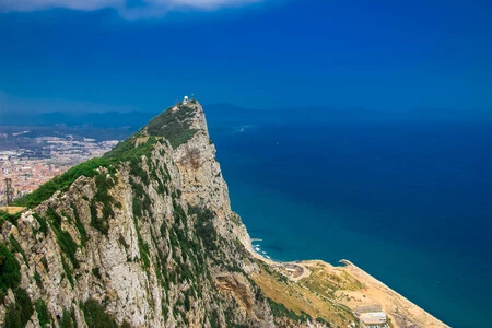 Gibraltar se plantea lanzar la primera bolsa de valores cripto. Objetivo: atraer millonarios