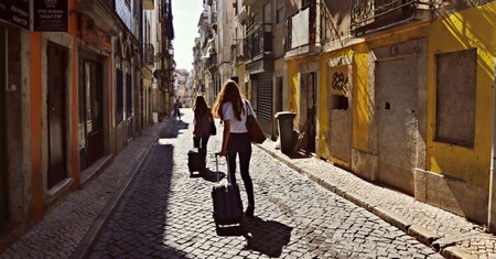 El INE ha empezado a extraer datos de Airbnb, Booking y Vrbo para poder conocer el número real de pisos turísticos en España