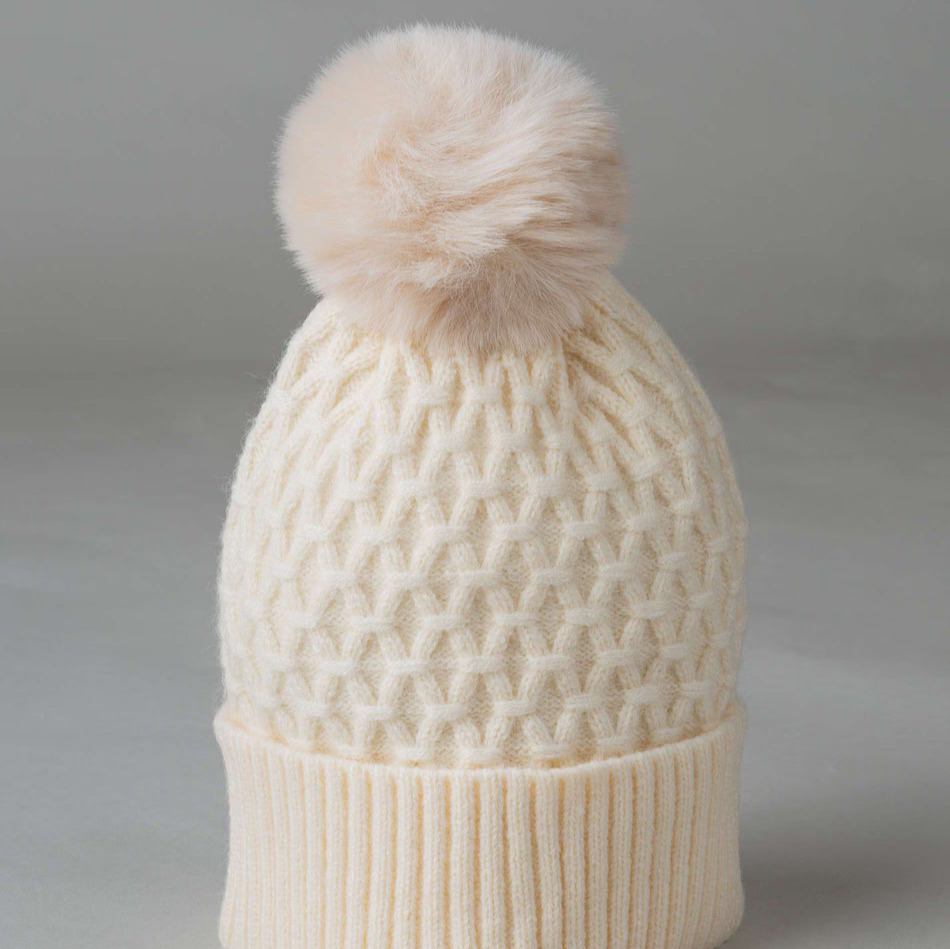 De la Roca
Gorro de mujer de lana con pompón de pelo de rex