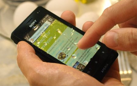 Sony anuncia el Xperia go y el Xperia acro S, un duo a prueba de agua, suciedad y golpes