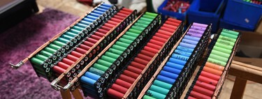 'Empecé a coleccionar y ya tengo más de 650': suministra energía a su casa desde 2016 con baterías de ordenadores portátiles