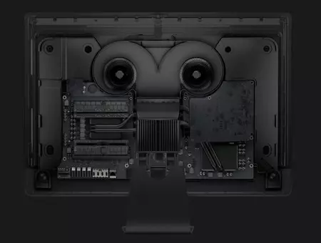 iMac Proの内部のデザイン。驚異的です。