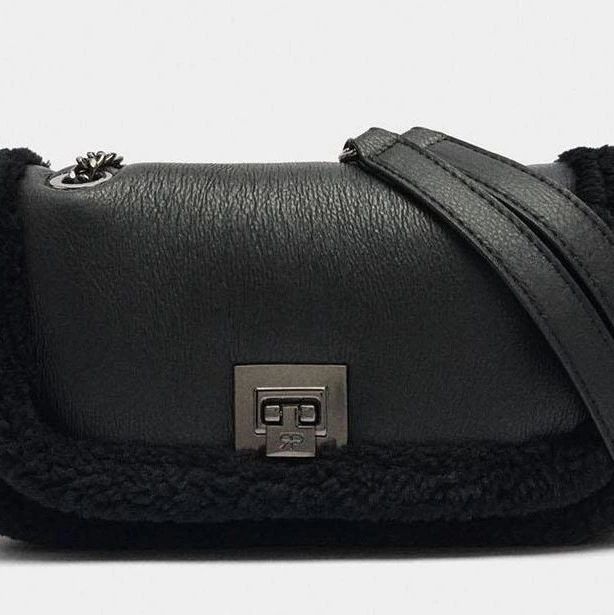 Bolso de fiesta multiposición con pelito en bordes en liso Negro Parfois

