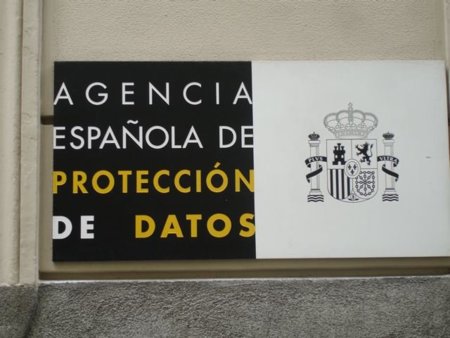 Protección de Datos (AEPD) obliga a Google a difuminar la matrícula de una moto visible en Google Maps