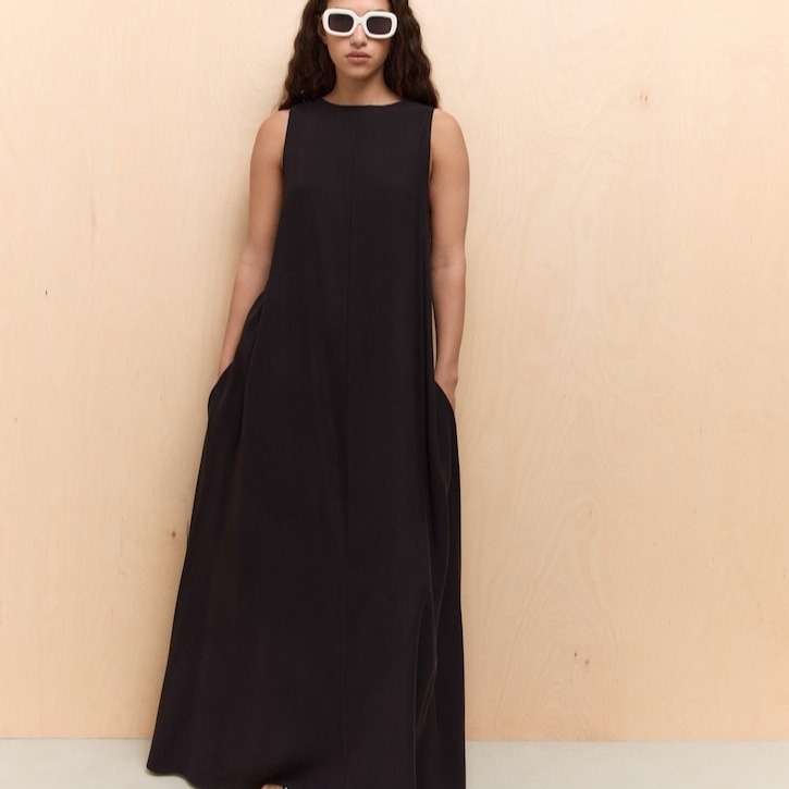 
Easy Wear
Vestido largo de mujer fluido con volumen Easy Wear