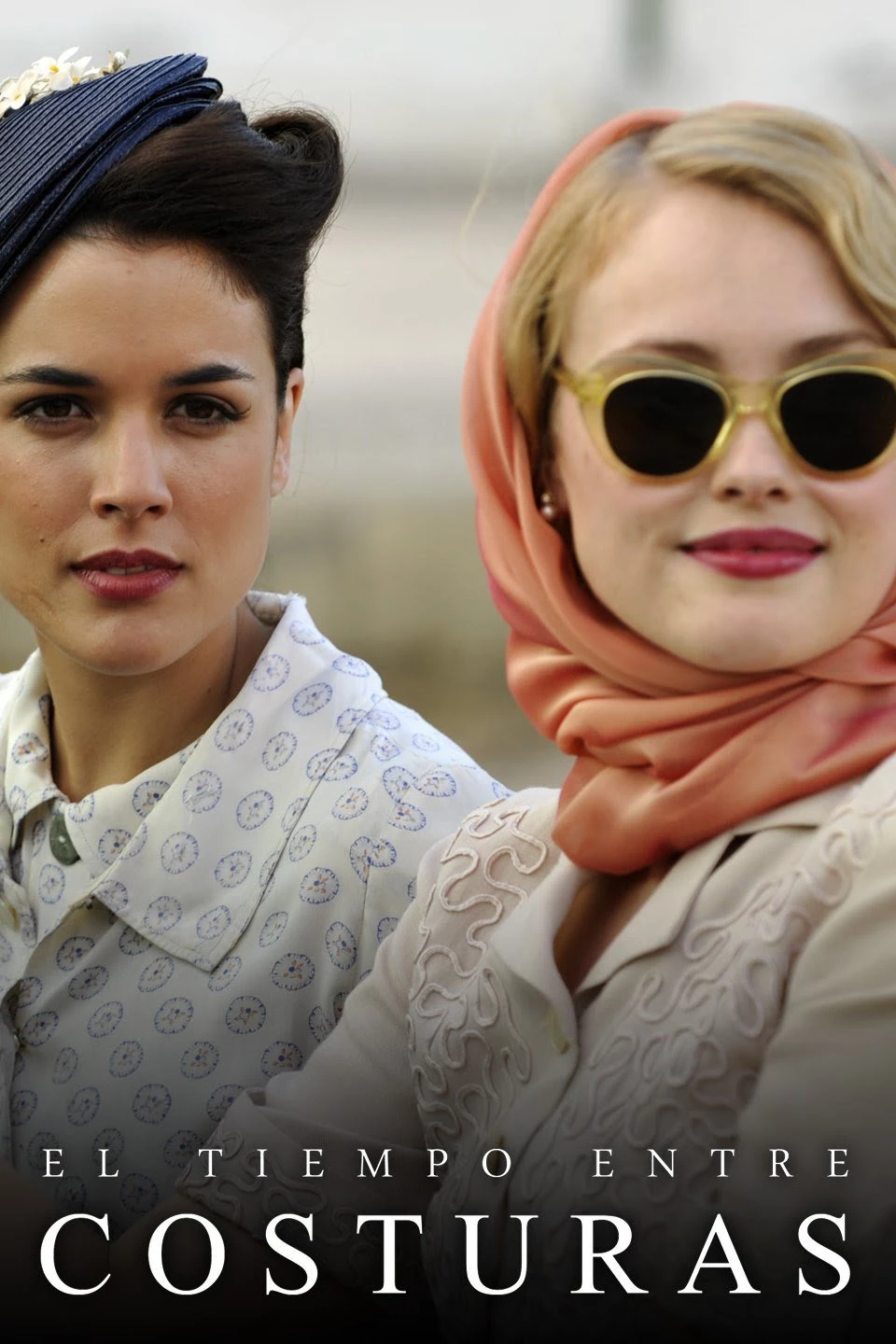 El tiempo entre costuras (2013)