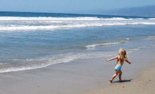Qué podemos hacer los padres para que nuestros hijos no sean 'la chica del bañador verde' 