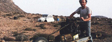 La épica historia de cómo un hombre sobrevivió al Sáhara haciéndose una moto con su 2CV accidentado