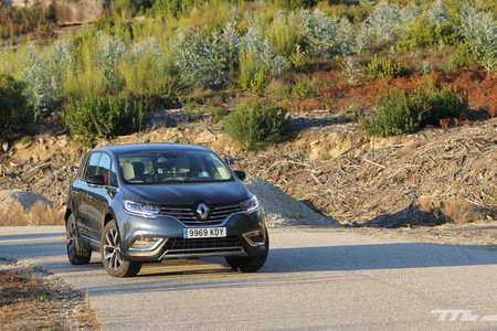 Probamos el Renault Espace TCe, de monovolumen a crossover para disfrutar los 225 CV en familia