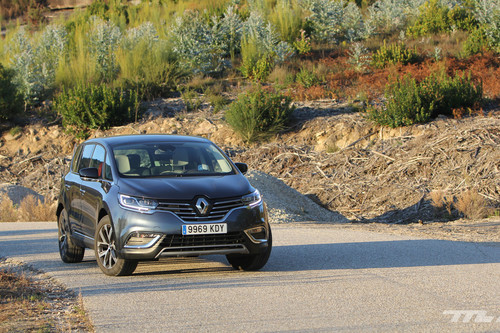 Probamos el Renault Espace TCe, de monovolumen a crossover para disfrutar los 225 CV en familia