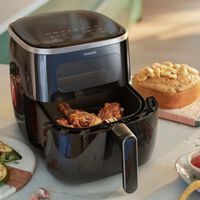 Se você tem uma airfryer em casa, você tem um tesouro: saiba como usar óleo corretamente no preparo dos alimentos nesse aparelho 