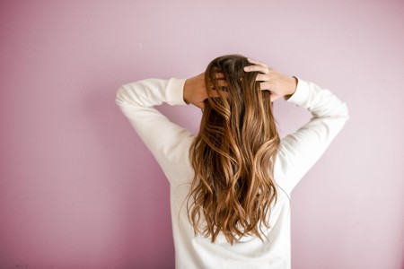 Con estas tenacillas de GHD tendrás rizos profesionales sin salir de casa y están a precio mínimo en Amazon