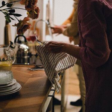 Adiós a las bayetas de siempre: así es la nueva alternativa reutilizable durante meses que reduce residuos