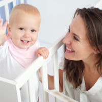 Muere una niña de 14 meses al quedarse enganchado su pijama en un gancho que habían puesto a su cuna